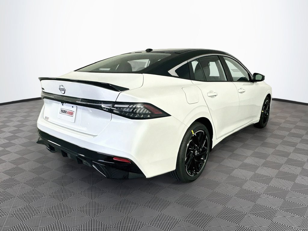New 2027 Nissan Sentra SR w/ Floor Mat Package FWD image 10