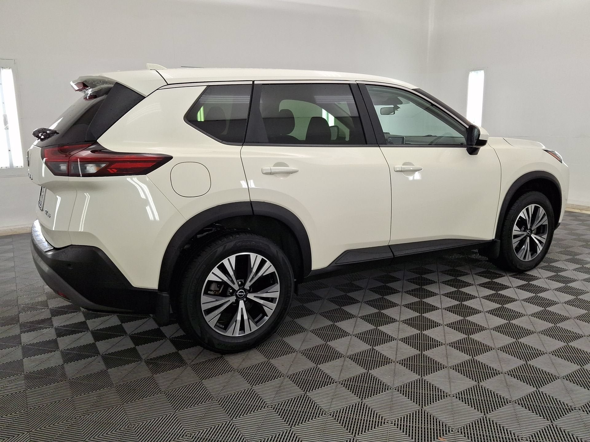 Used 2023 Nissan Rogue SV AWD/4WD image 25