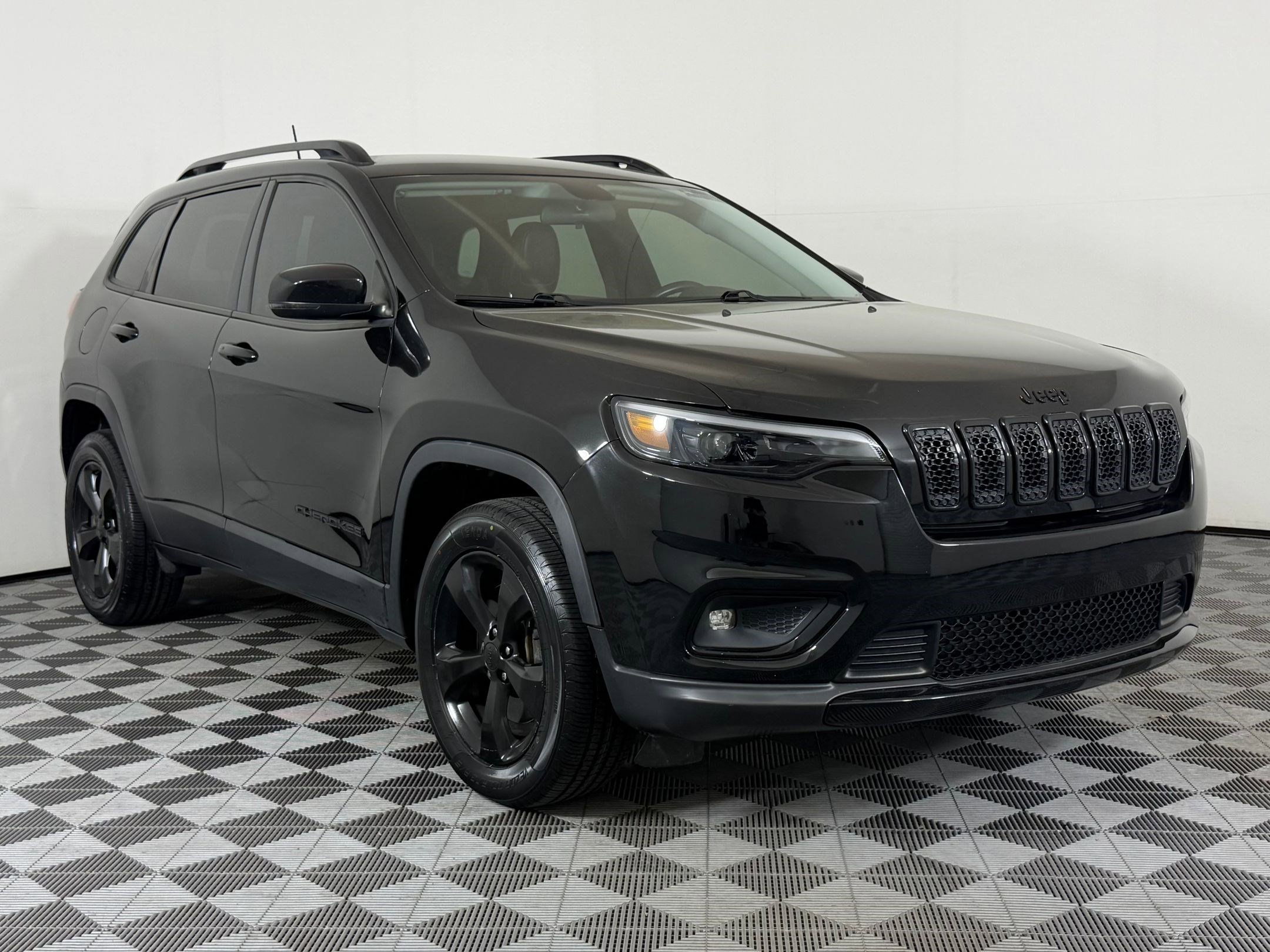 Used 2019 Jeep Cherokee Latitude Plus AWD/4WD image 7