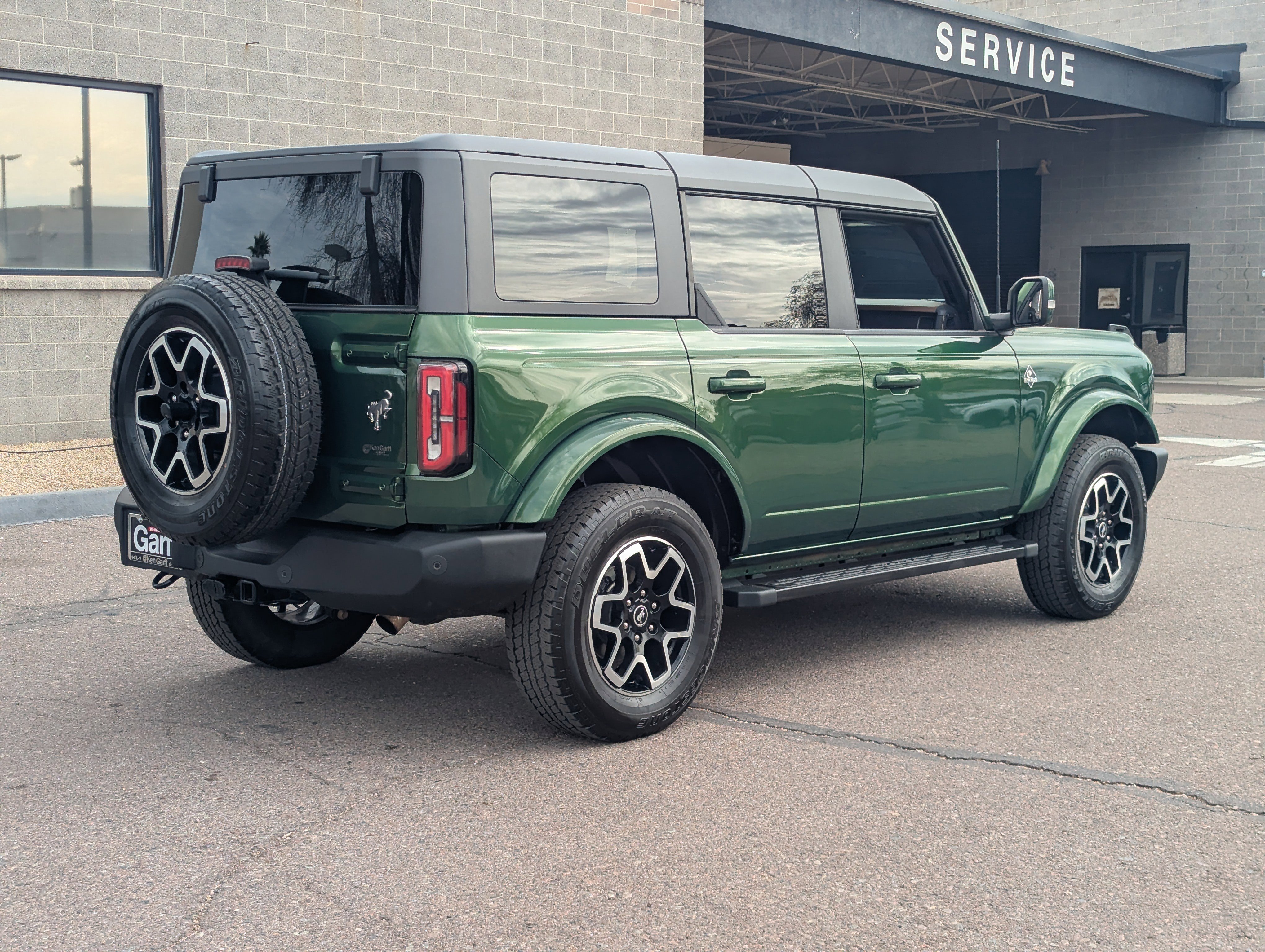 Used 2024 Ford Bronco Outer Banks image 3