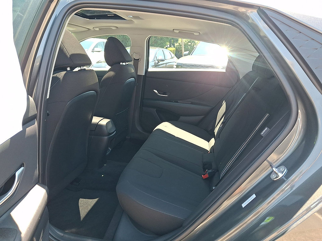 Certified 2025 Hyundai Elantra SEL FWD image 20
