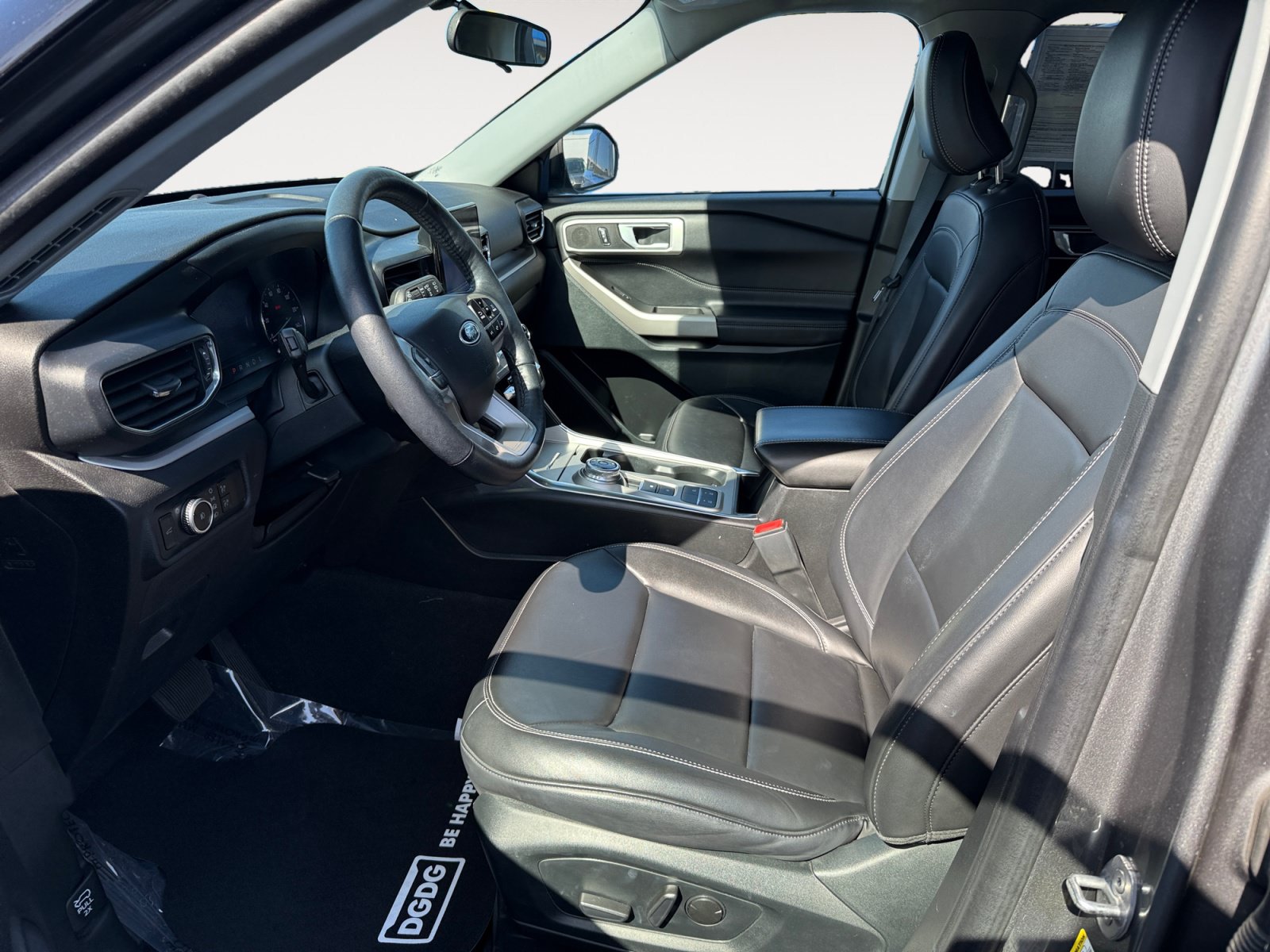 Certified 2023 Ford Explorer XLT w/ Equipment Group 202A RWD image 10