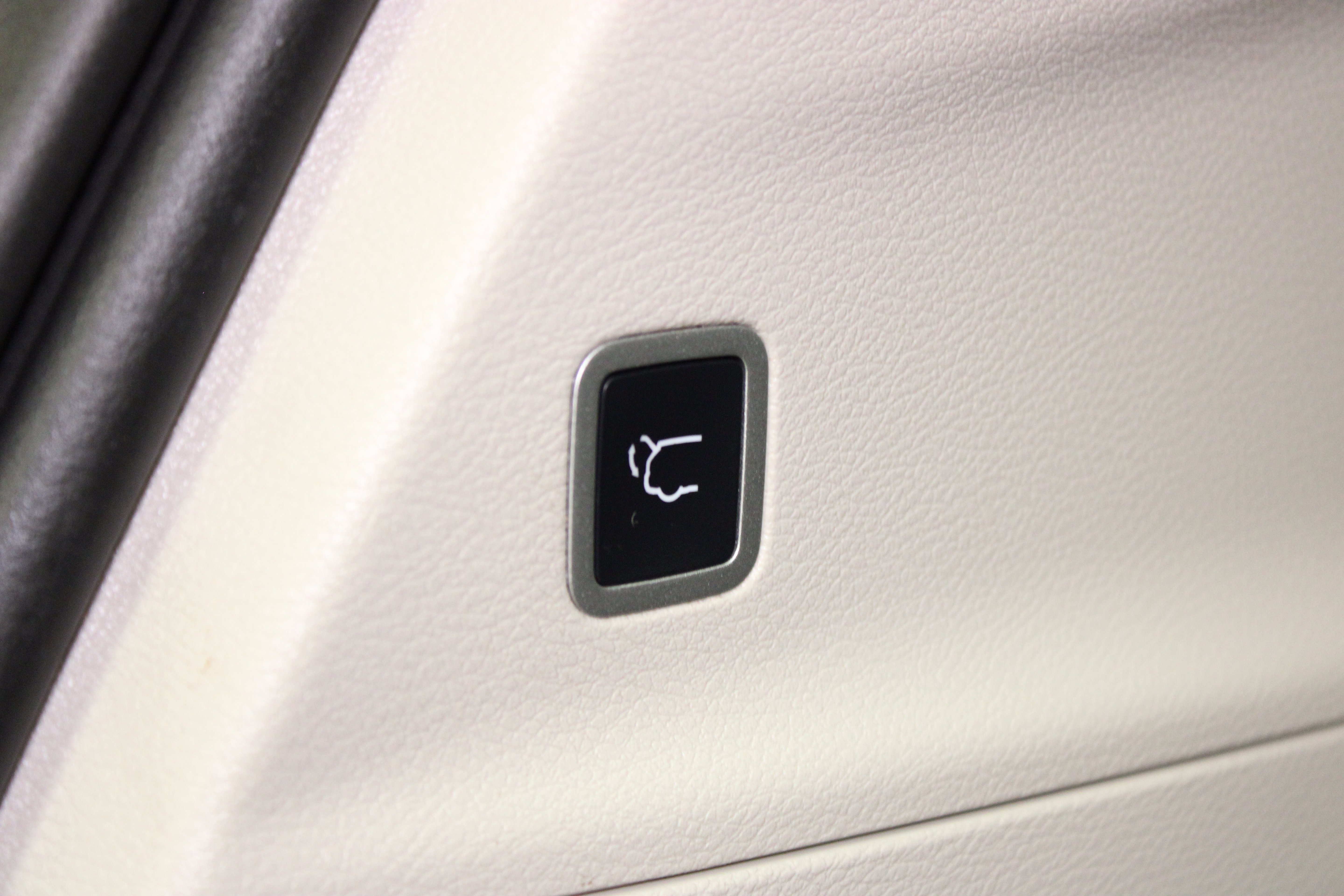 Used 2023 Chrysler Pacifica Touring-L FWD image 13