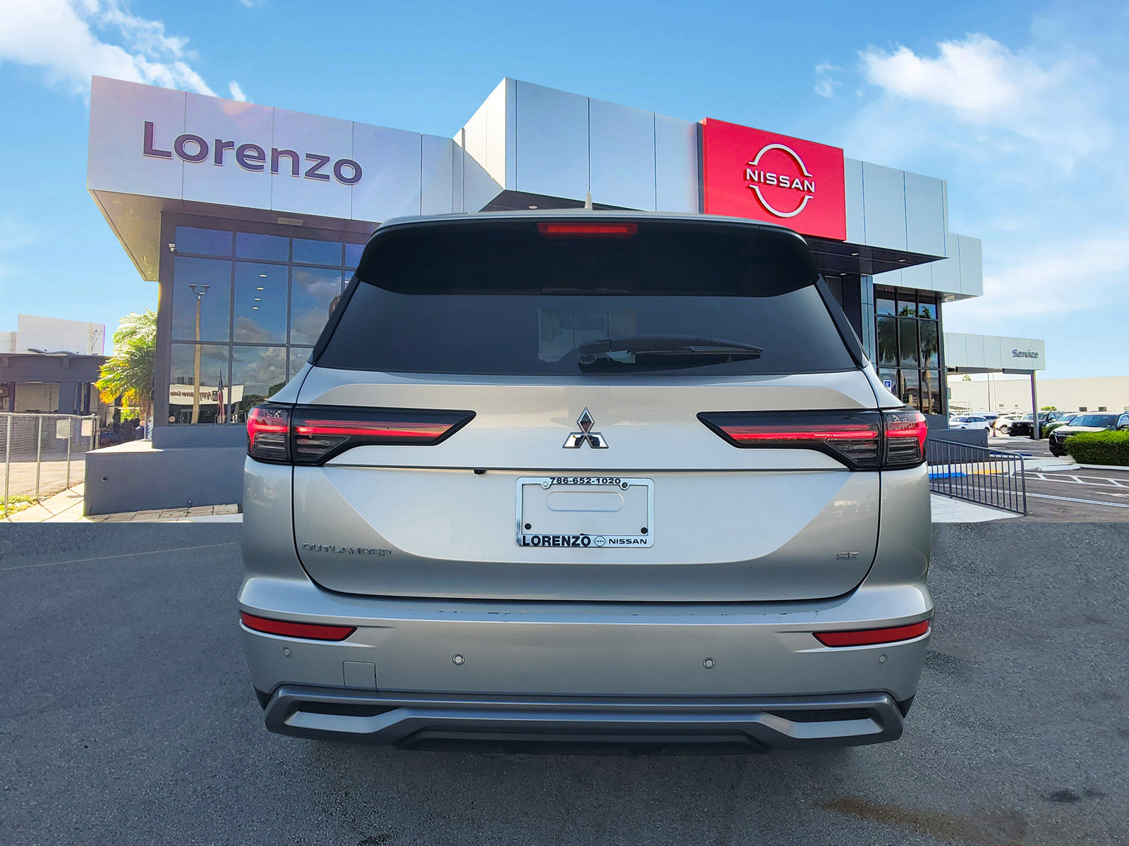 Used 2025 Mitsubishi Outlander SE image 6