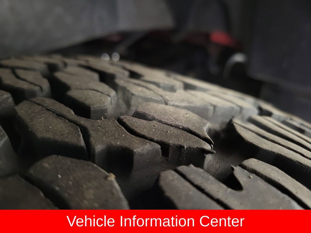 Used 2017 Jeep Wrangler Unlimited Rubicon w/ Connectivity Group image 12