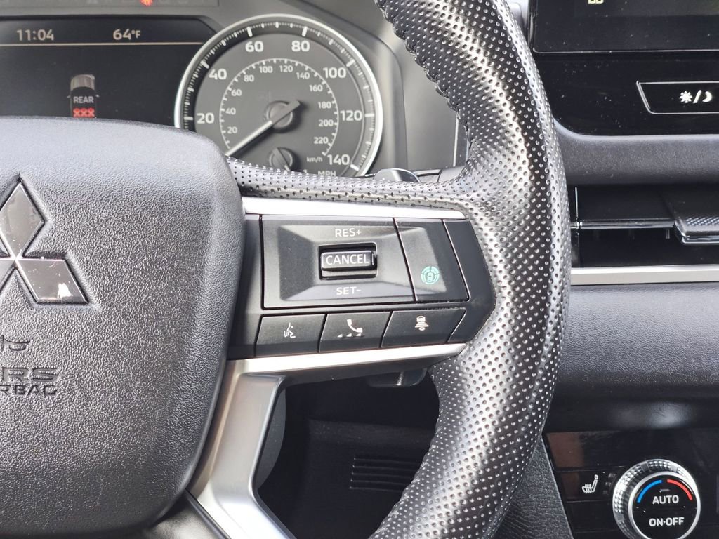 Used 2025 Mitsubishi Outlander SE image 24