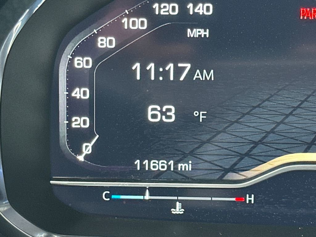 Used 2023 GMC Yukon SLT w/ SLT Luxury Package image 4