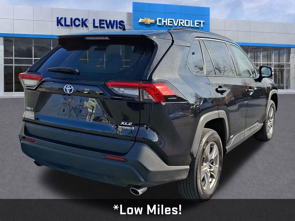 Used 2023 Toyota RAV4 XLE image 8