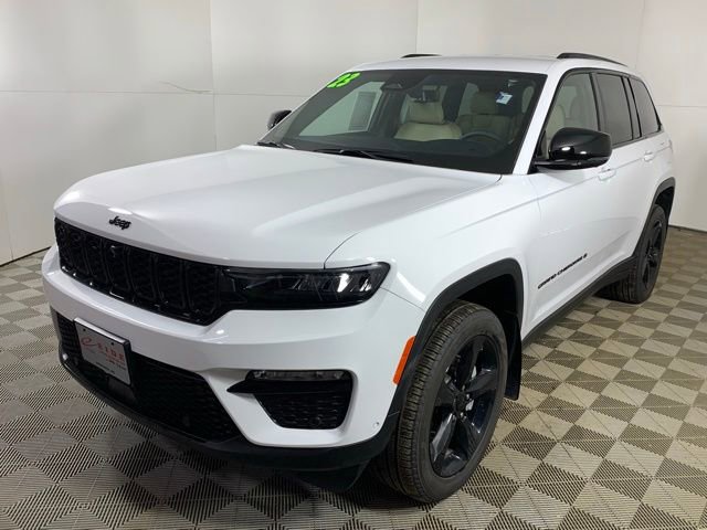 Used 2023 Jeep Grand Cherokee Limited w/ Luxury Tech Group II AWD/4WD image 2