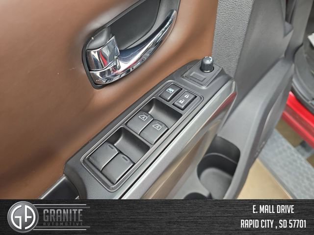 Used 2018 Nissan Titan Platinum Reserve w/ Platinum Utility Package image 11