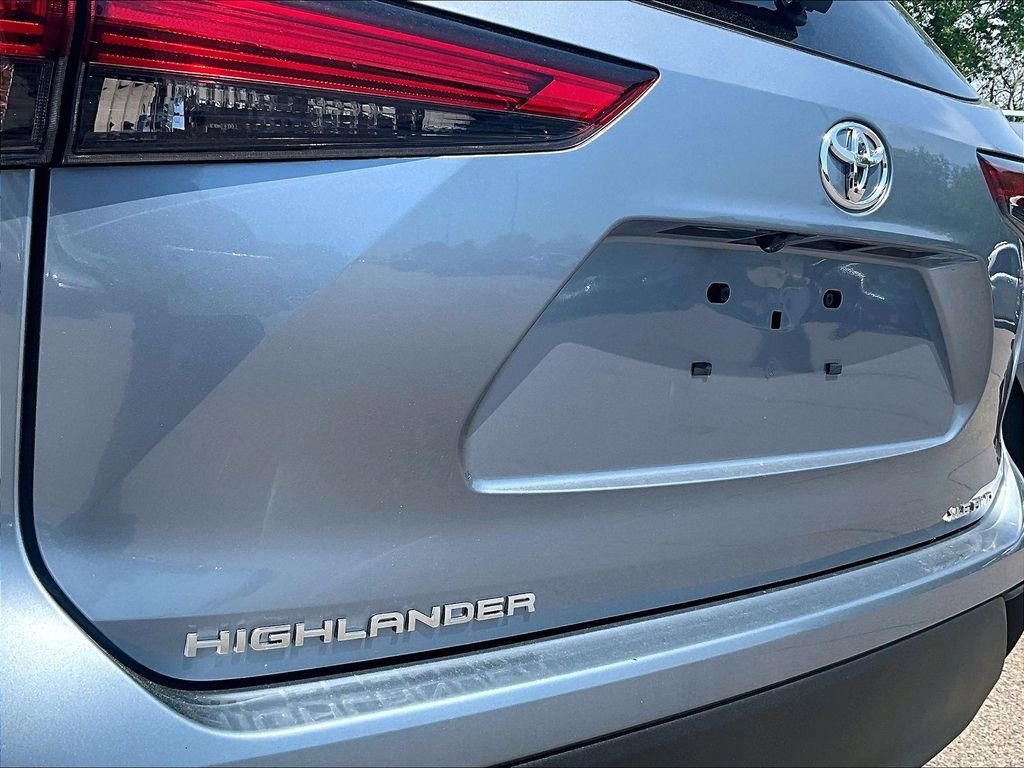 Certified 2021 Toyota Highlander XLE AWD/4WD image 30