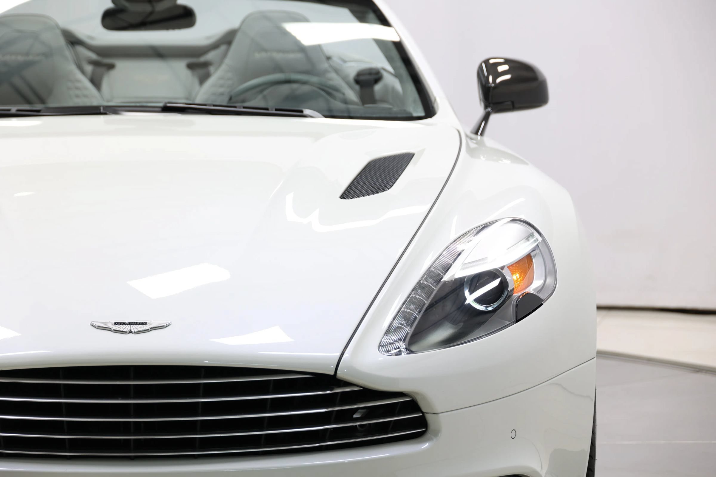 Used 2014 Aston Martin Vanquish Volante RWD image 96