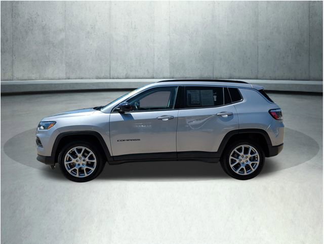 Used 2022 Jeep Compass Latitude AWD/4WD image 2