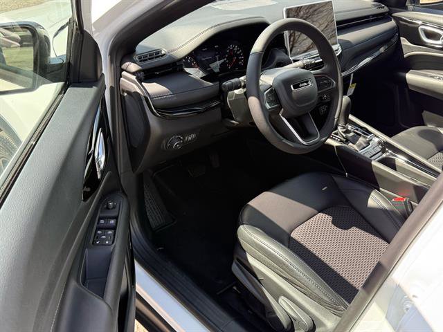 Certified 2026 Jeep Compass Latitude image 28