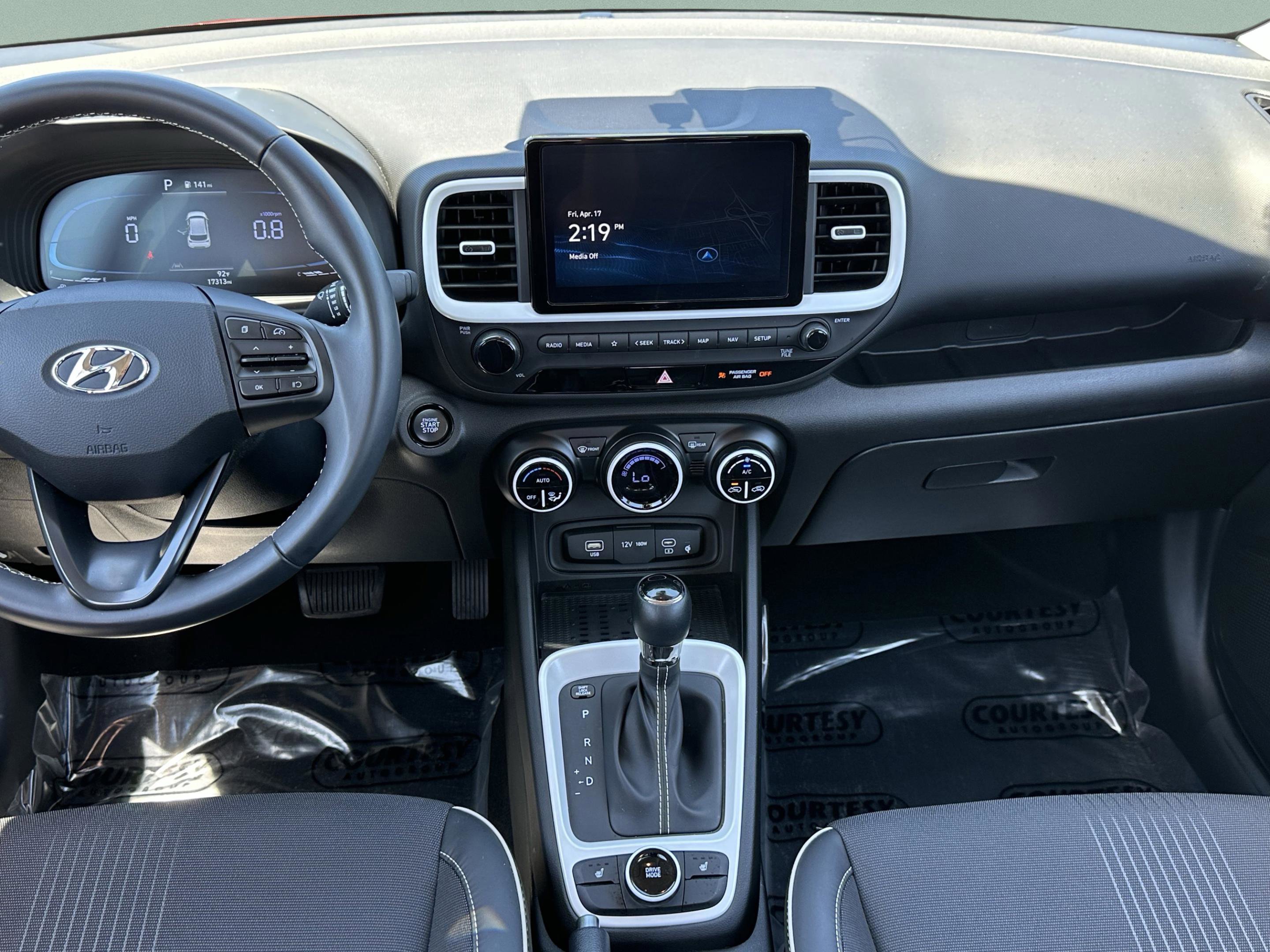 Certified 2024 Hyundai Venue Limited FWD image 12