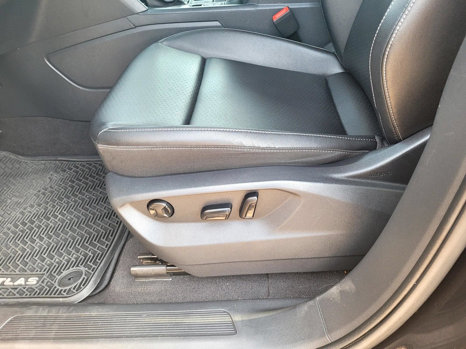 Used 2019 Volkswagen Atlas SE FWD image 23