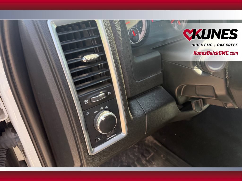 Used 2022 RAM 1500 Classic SLT AWD/4WD image 19