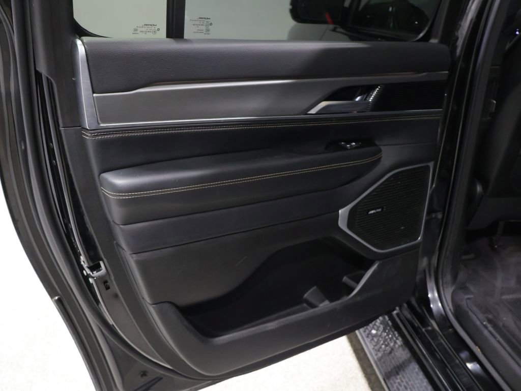 Used 2024 Jeep Wagoneer L Series II image 21