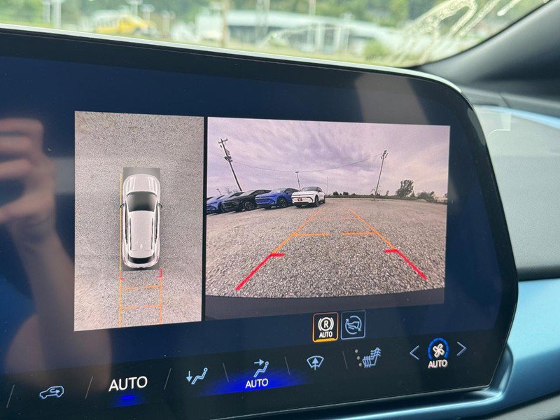 New 2026 Chevrolet Equinox EV LT FWD image 16
