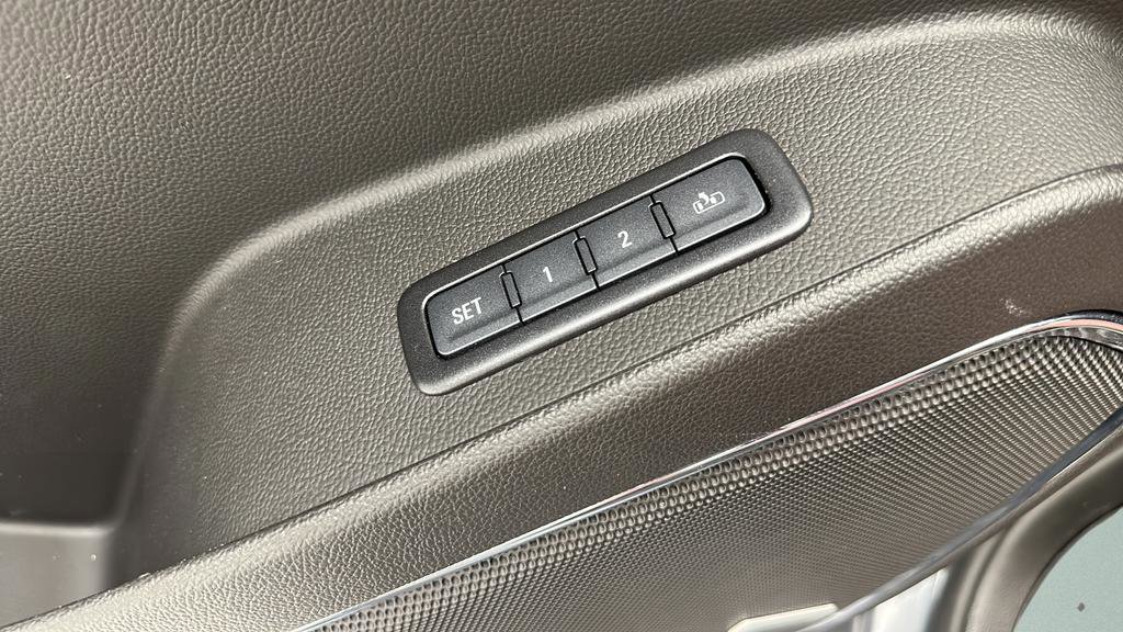 Used 2018 GMC Yukon XL Denali w/ Open Road Package AWD/4WD image 31