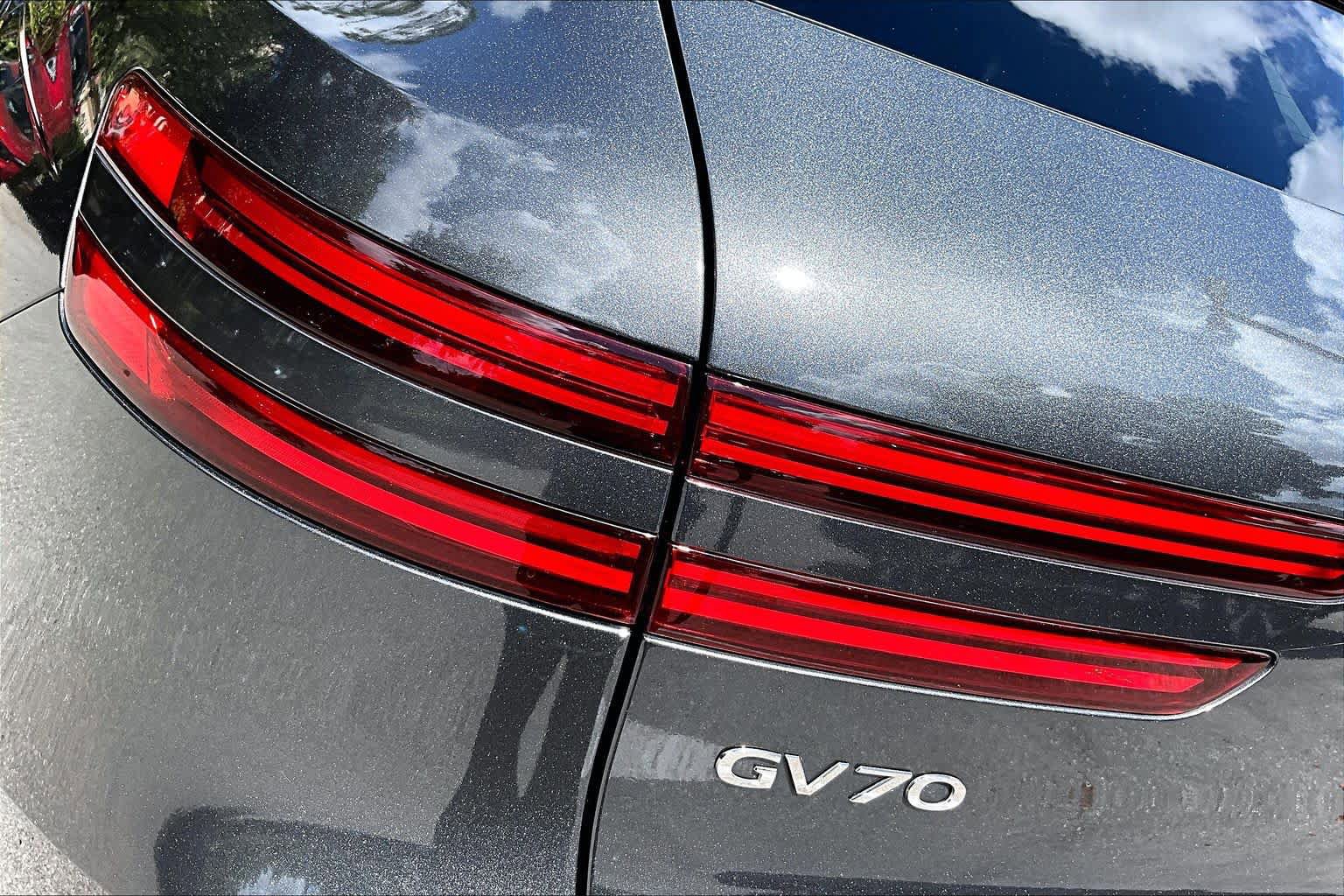 Used 2022 Genesis GV70 2.5T w/ Select Package AWD/4WD image 29