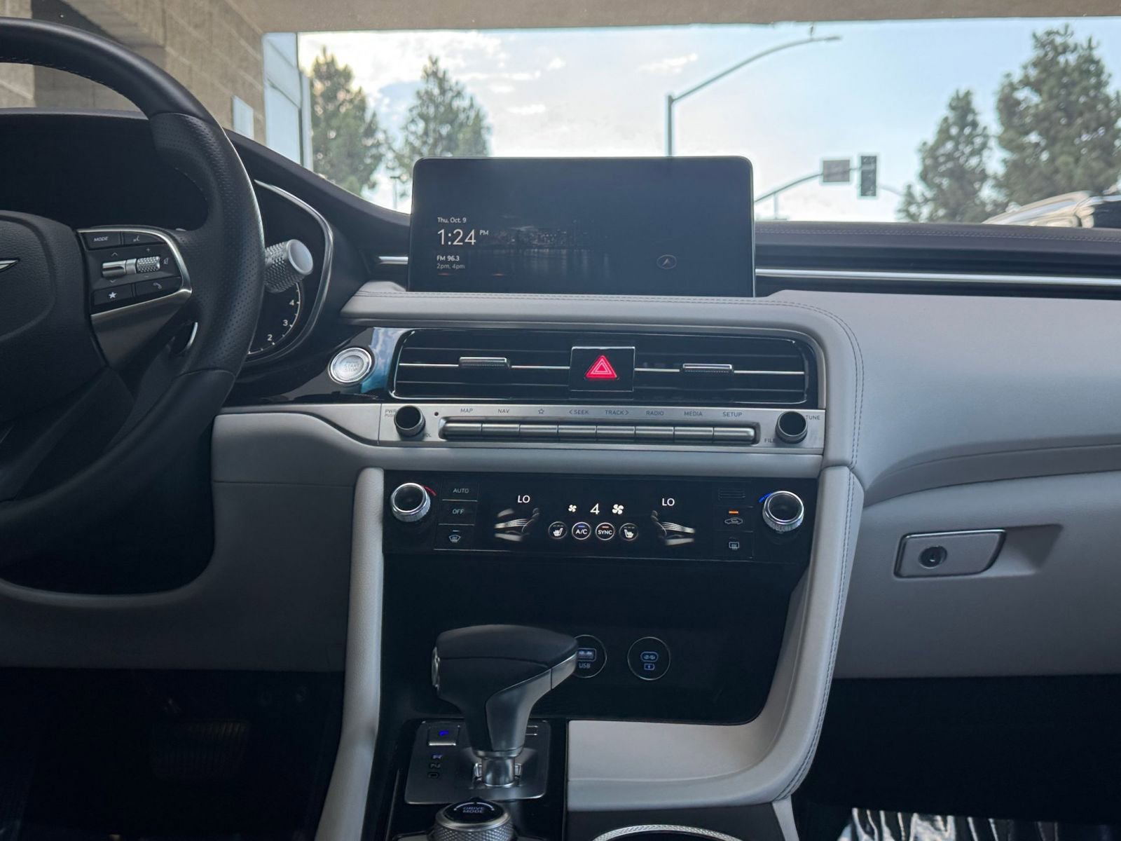 Used 2025 Genesis G70 2.5T image 21