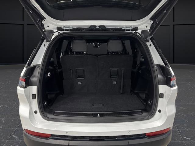 Used 2025 Jeep Grand Cherokee L Limited w/ Black Appearance Package image 15