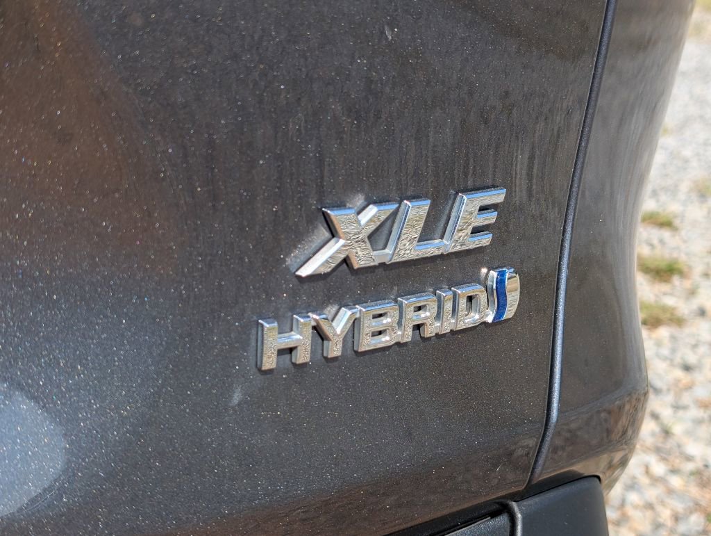 Used 2021 Toyota RAV4 XLE image 7