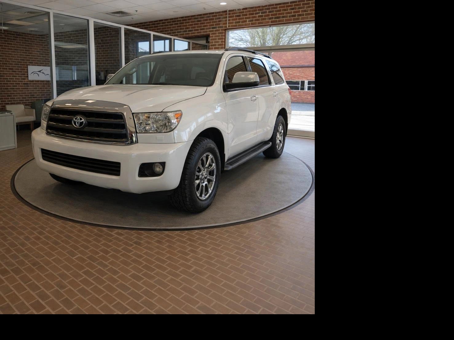 Used 2015 Toyota Sequoia SR5 w/ Premium Package RWD image 1