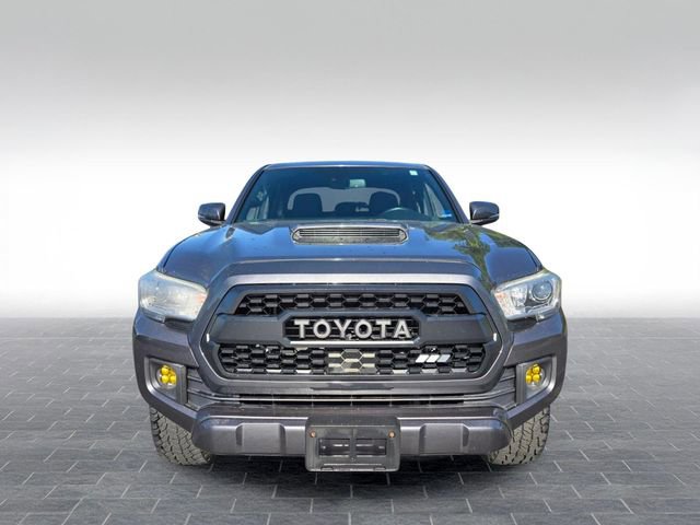 Used 2018 Toyota Tacoma TRD Sport AWD/4WD image 2