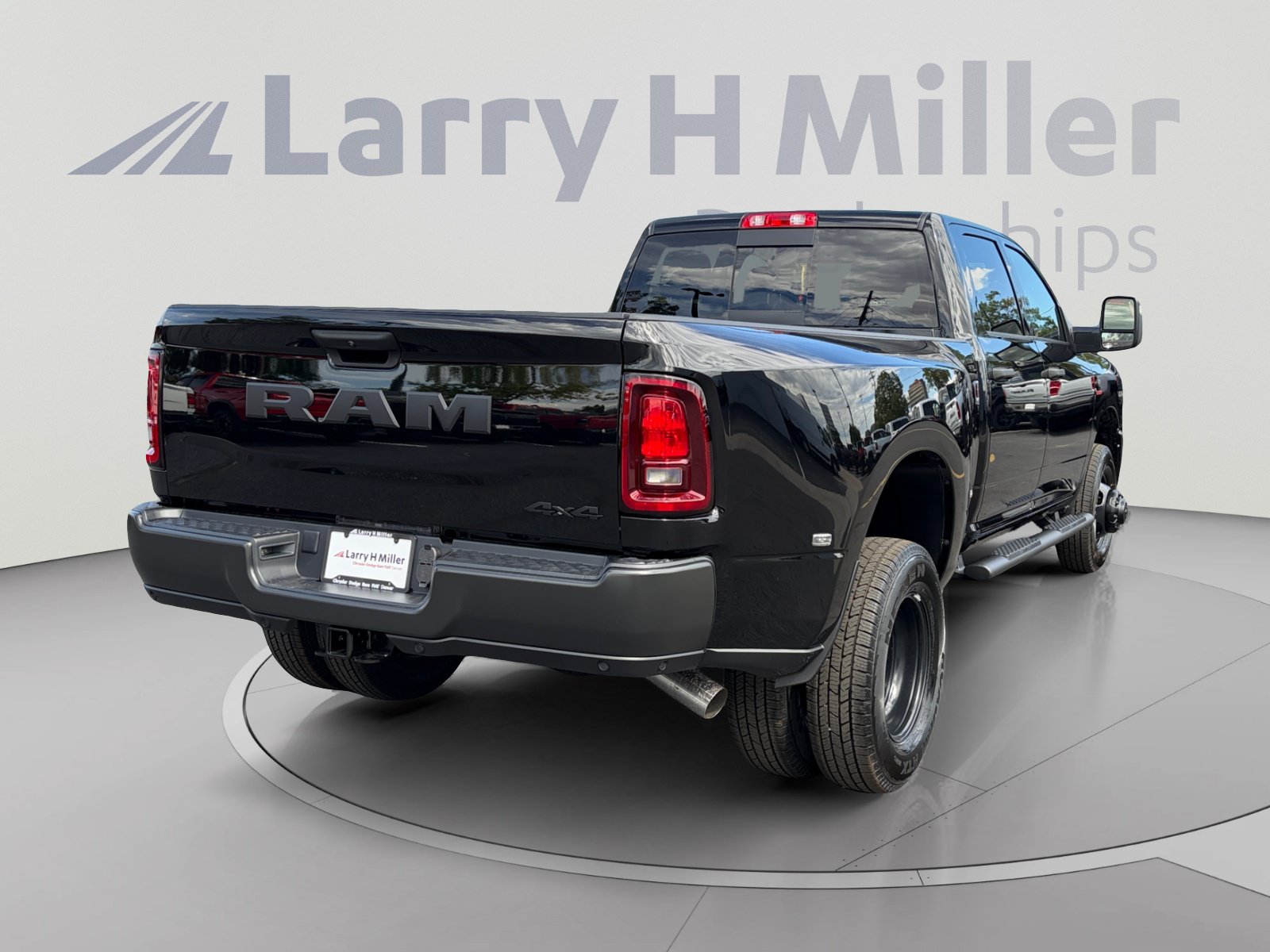 New 2027 RAM 3500 Laramie AWD/4WD image 5