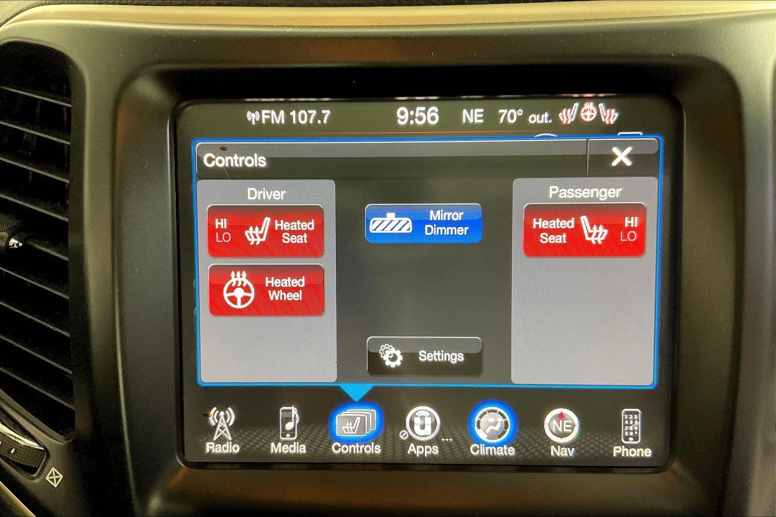 Used 2017 Jeep Cherokee Limited image 37