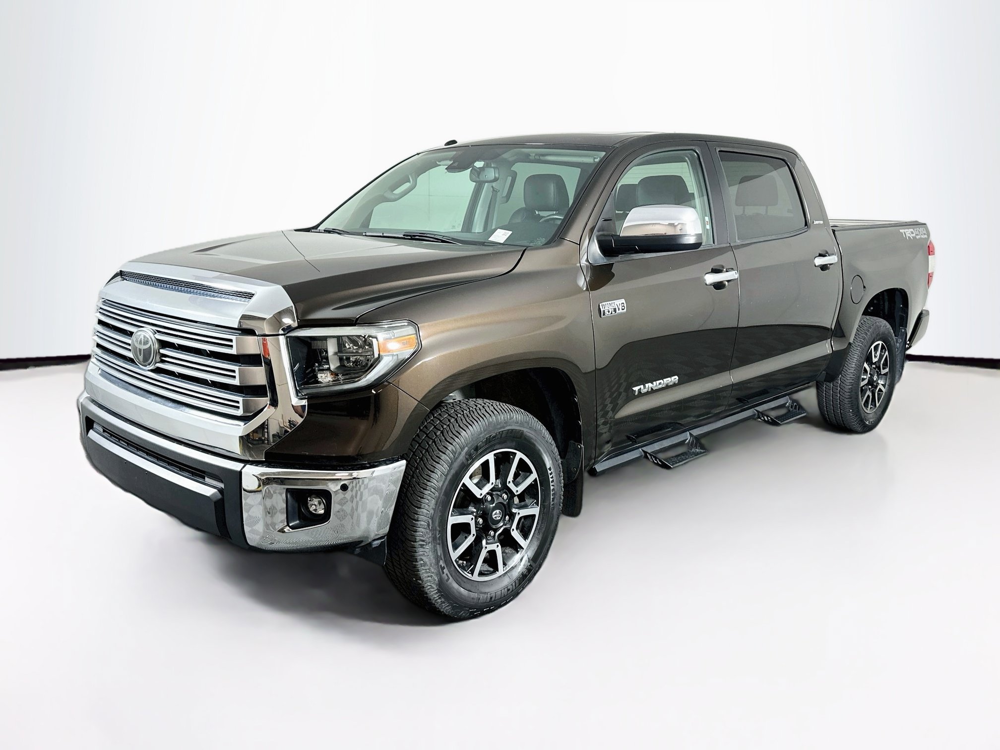 Used 2018 Toyota Tundra Limited w/ Limited Premium Package AWD/4WD image 3