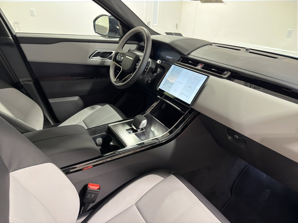 New 2026 Land Rover Range Rover Velar Dynamic SE image 24