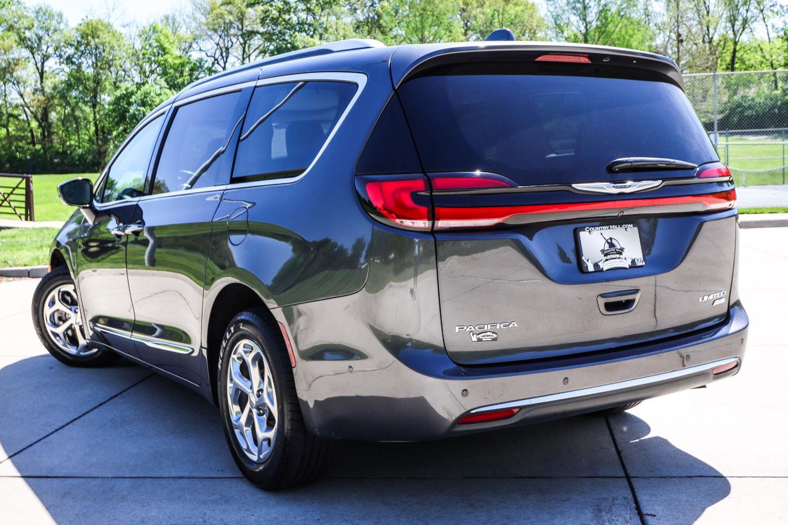 Used 2021 Chrysler Pacifica Limited w/ Premium & Safety Sphere Group AWD/4WD image 20