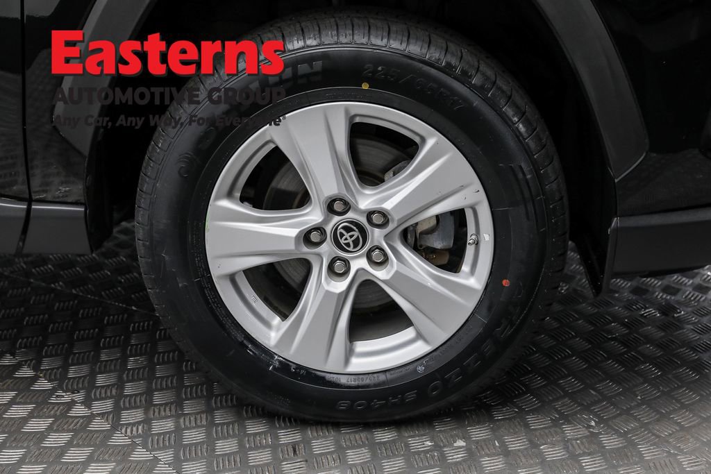 Used 2021 Toyota RAV4 LE image 30