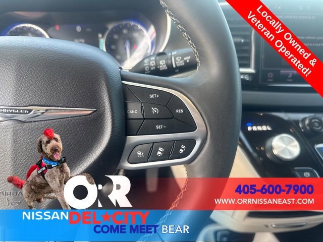 Used 2023 Chrysler Pacifica Touring-L image 19