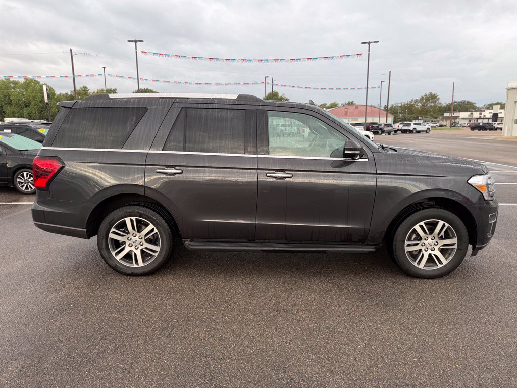 Used 2024 Ford Expedition Limited AWD/4WD image 2