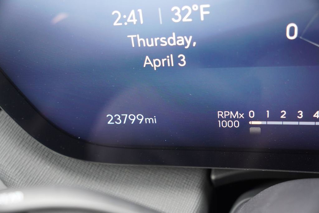 Certified 2025 Buick Enclave Preferred image 35