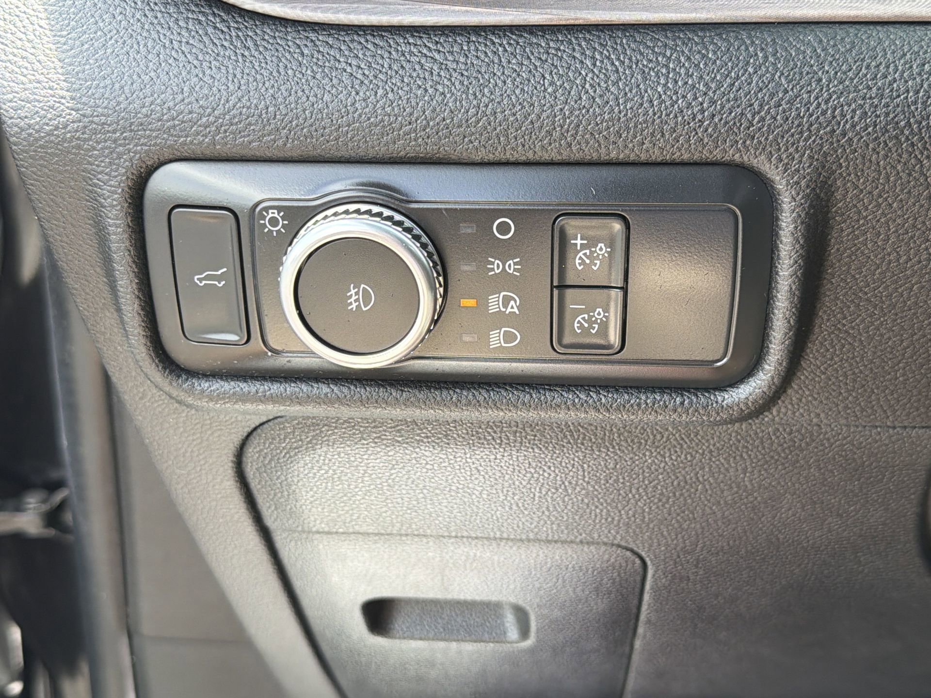 Used 2022 Ford Explorer Limited w/ Equipment Group 301A RWD image 18