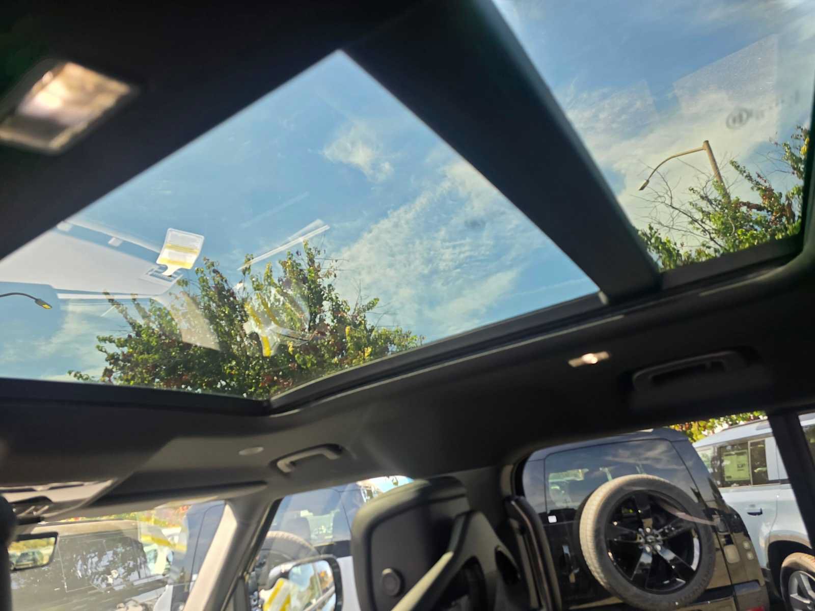 New 2026 Land Rover Defender 110 X-Dynamic SE AWD/4WD image 19