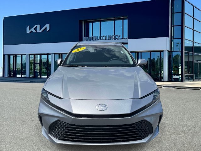 Used 2025 Toyota Camry LE w/ Convenience Package FWD image 2