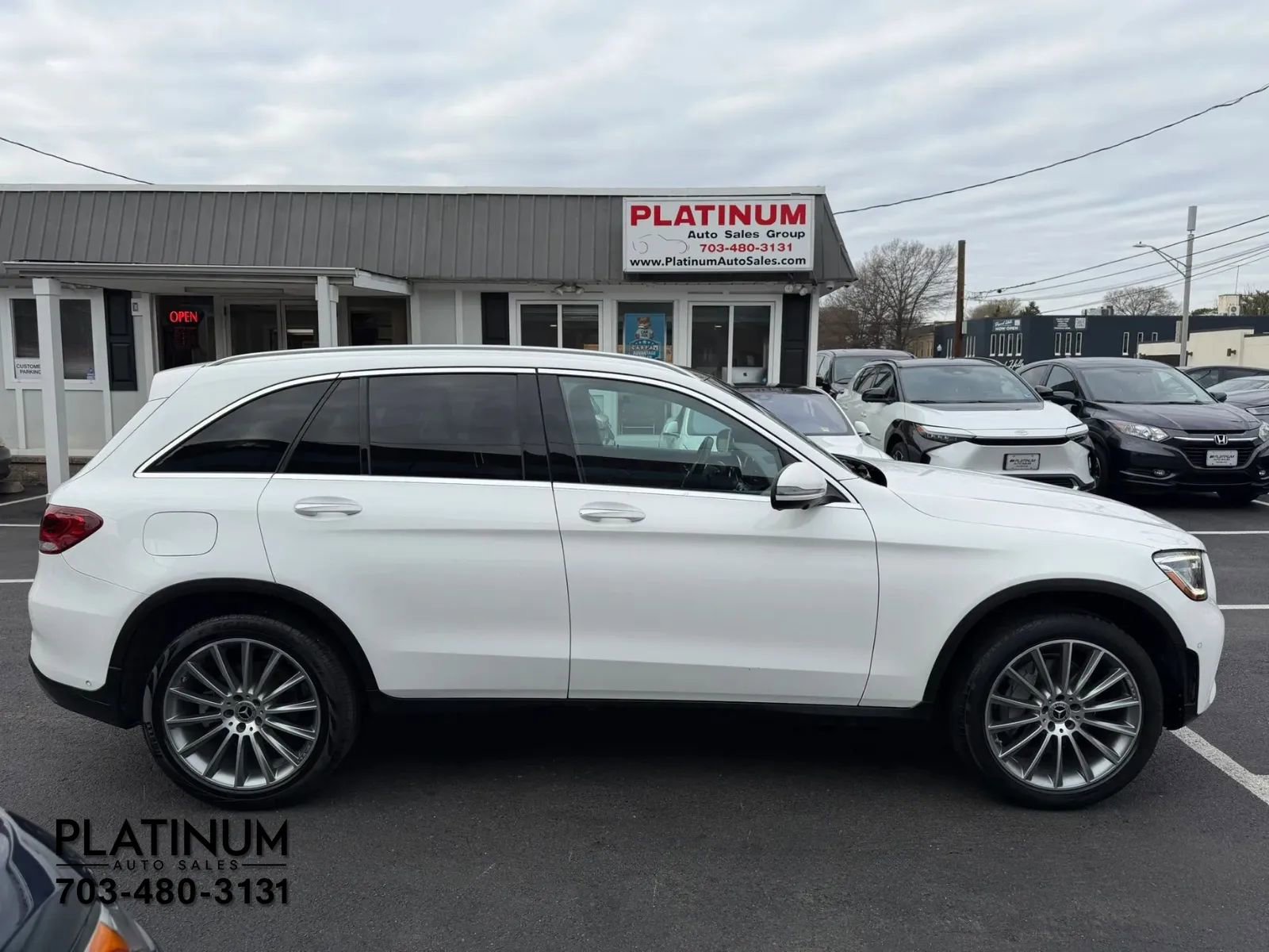Used 2021 Mercedes-Benz GLC 300 4MATIC image 2