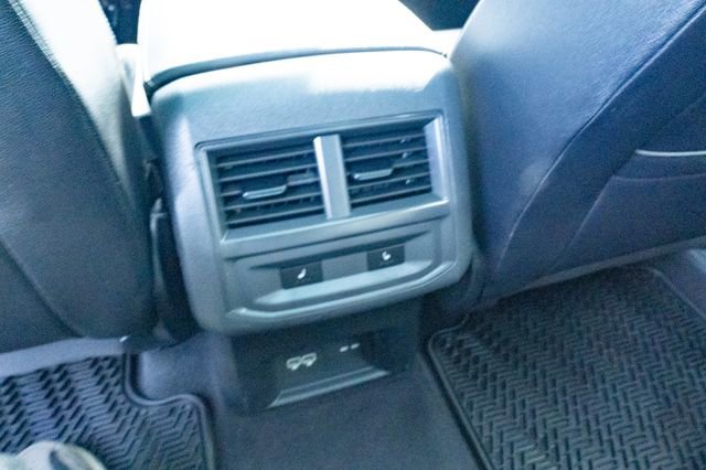 Used 2020 Volkswagen Atlas Cross Sport SEL Premium AWD/4WD image 34