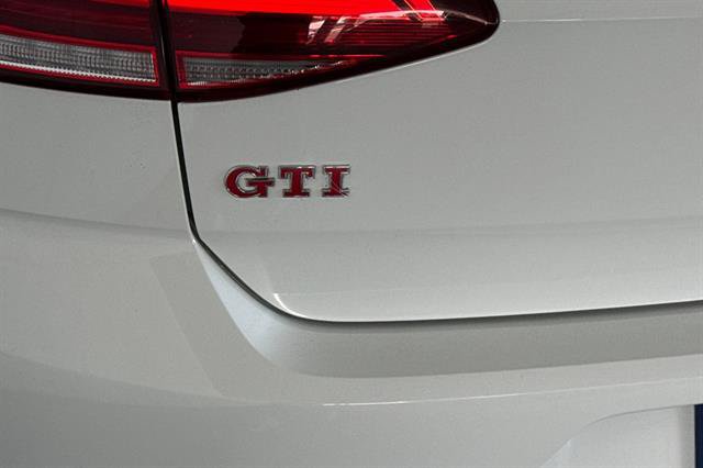 Used 2021 Volkswagen GTI SE FWD image 31