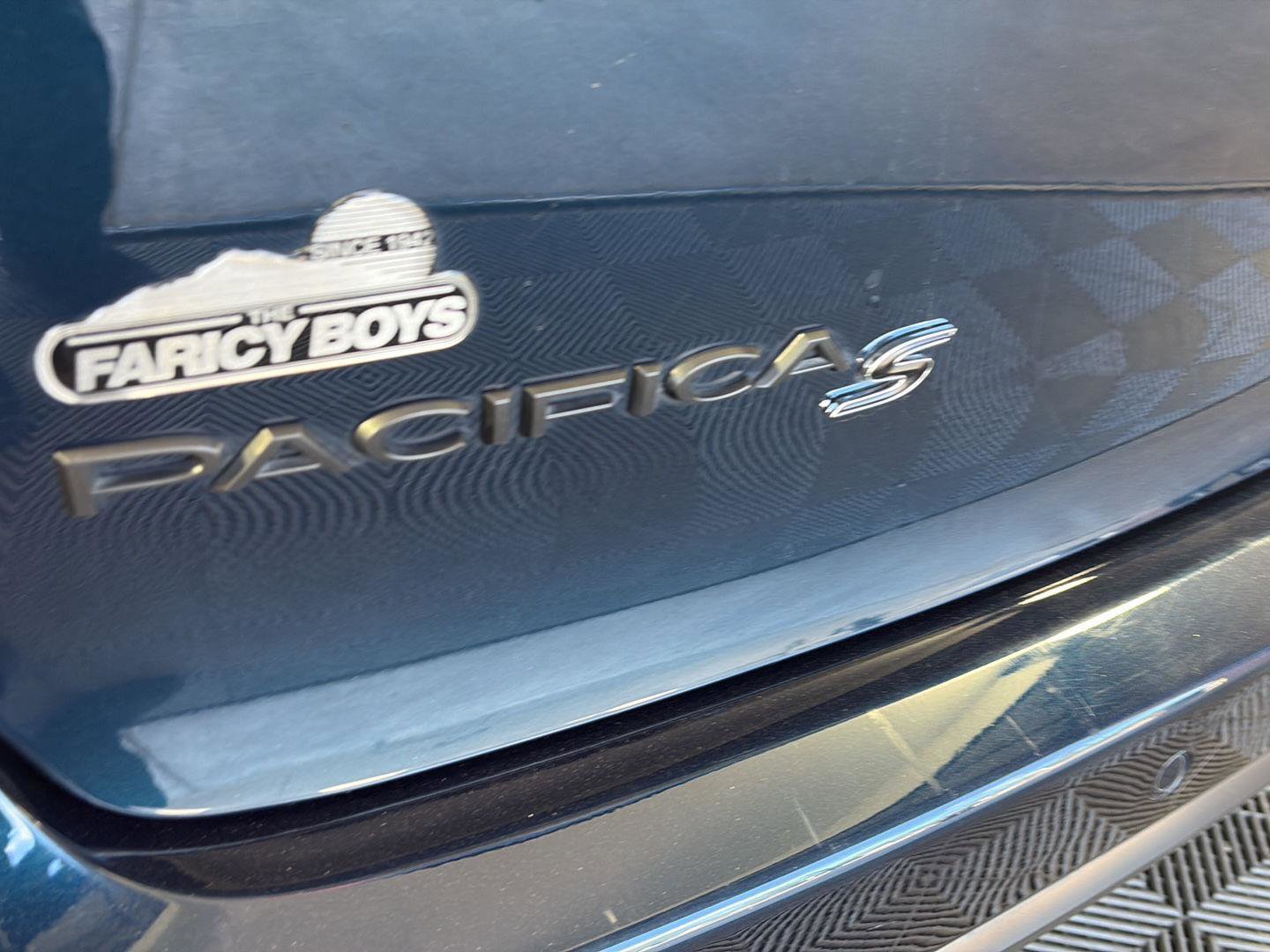 Used 2025 Chrysler Pacifica Premium image 8