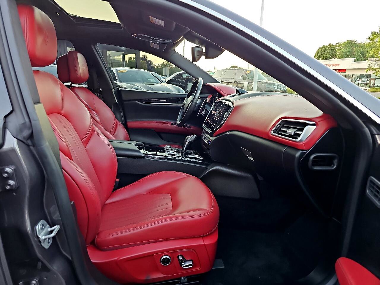 Used 2022 Maserati Ghibli Modena image 32