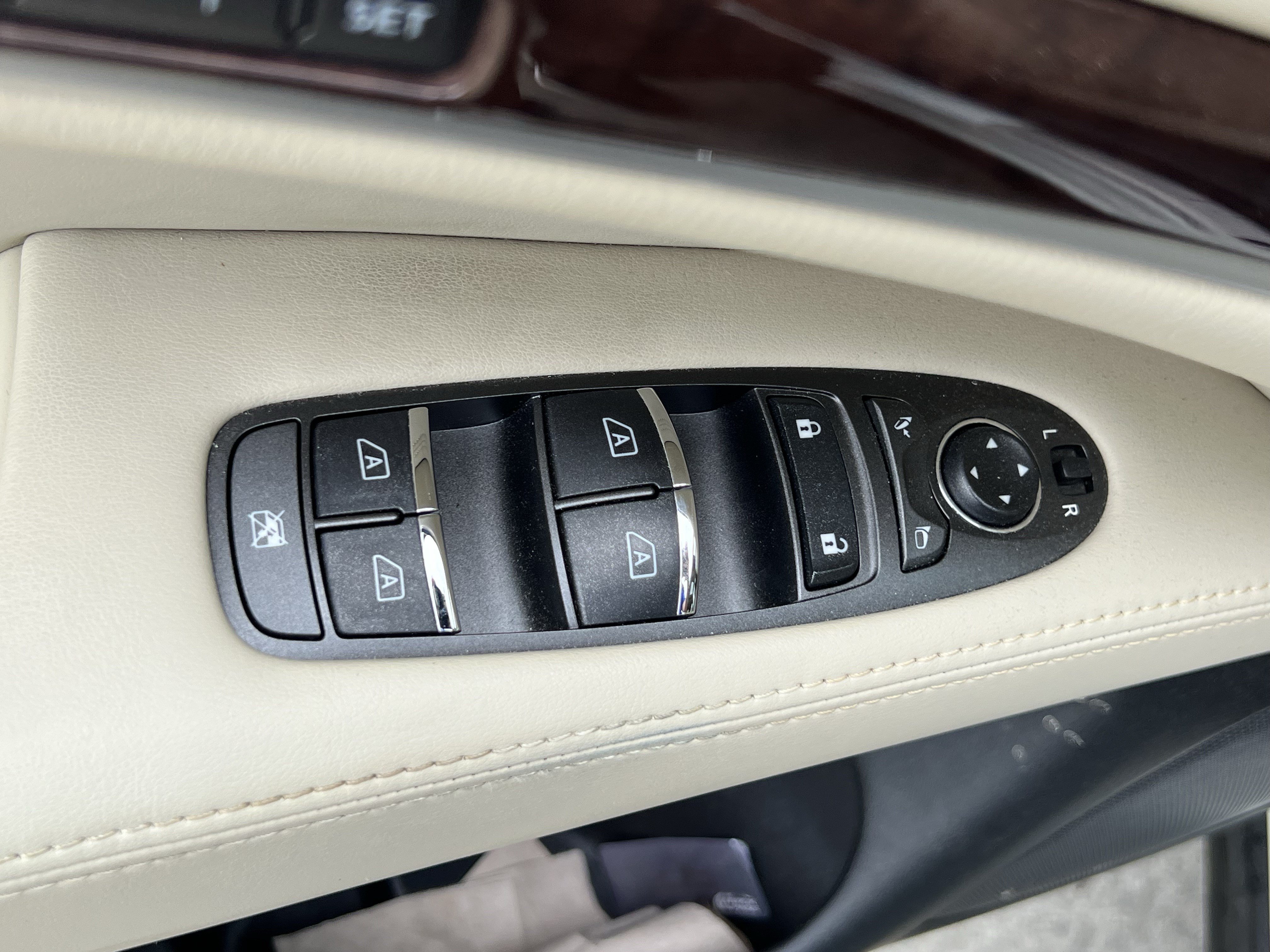 Used 2019 INFINITI QX60 Luxe w/ Sensory Package FWD image 15