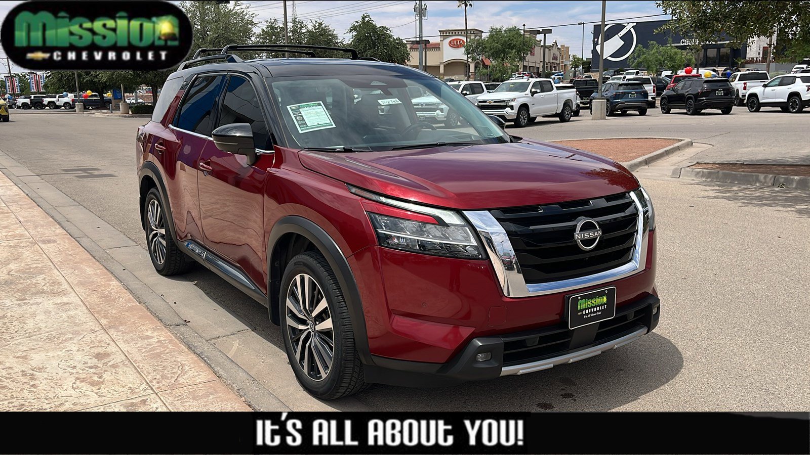Used 2022 Nissan Pathfinder Platinum w/ Cargo Package FWD image 1