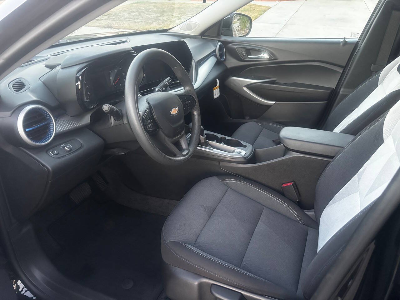 Used 2026 Chevrolet Trax LS w/ LS Convenience Package FWD image 18